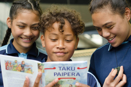 NZBib Soc _Maori -language -childrens -Bible -Middle -School -West -Auckland -02