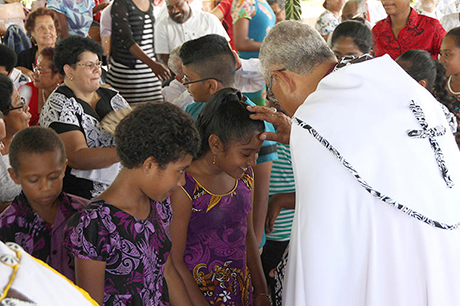 Ang Taonga _Bps -bless -children -at -Henry -Bull -consecration -Vanua -Levu -and -Taveuni -171210_460